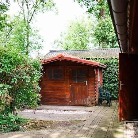 Sfeervol Houten Met Omheinde Tuin Op De Veluwe בית נופש אפ