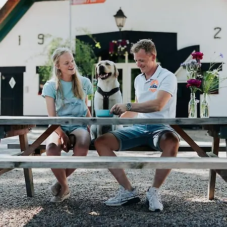 Sfeervol Houten Met Omheinde Tuin Op De Veluwe * 에페