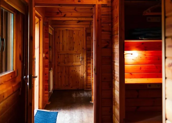 Sfeervol Houten Met Omheinde Tuin Op De Veluwe Epe