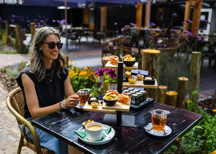 Holiday home Sfeervol Houten Met Omheinde Tuin Op De Veluwe Epe