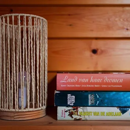 Sfeervol Houten Met Omheinde Tuin Op De Veluwe *