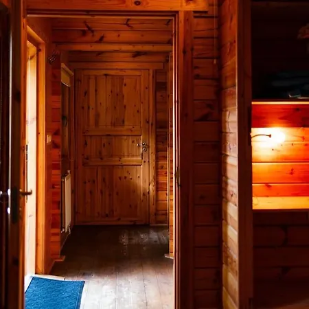 Sfeervol Houten Met Omheinde Tuin Op De Veluwe Epe