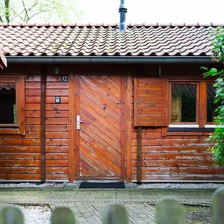 Sfeervol Houten Met Omheinde Tuin Op De Veluwe